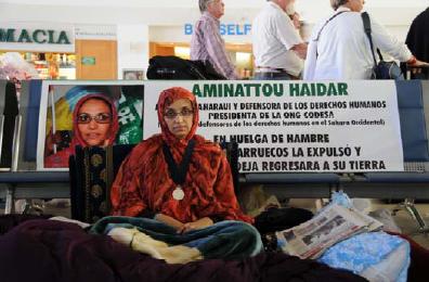 La activista saharaui ha recibido las visitas de varios personajes conocidos con motivo de su apoyo